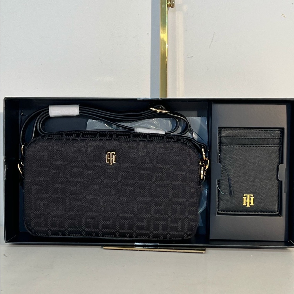 Tommy Hilfiger Black Crossbody Bag and Cardholder Set - Picture 3 of 3